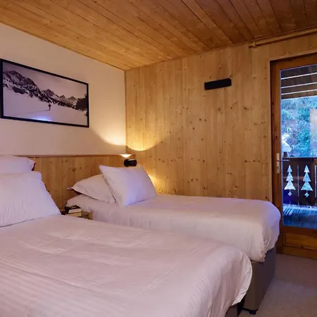Neuf 7 – Jacuzzi Sauna – 12 à 14 Pers. Titania Chalet