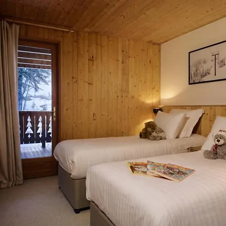 Neuf 7 – Jacuzzi Sauna – 12 à 14 Pers. Titania Chalet