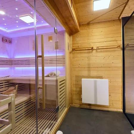 Neuf 7 – Jacuzzi Sauna – 12 à 14 Pers. Titania Chalet *